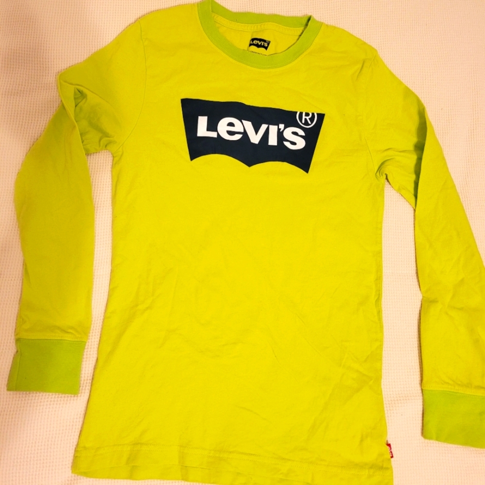 Size 10/12 boys Levi's logo shirt